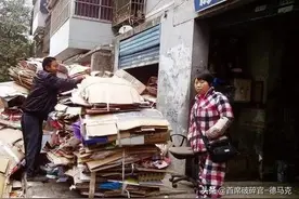 以前用来丢的废弃木质家具，如今有人高价回收，这东西能用来干嘛图片