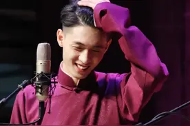 秦霄贤是真“傻”吗？看看他第一次在郭德纲面前的表现就明白了图片
