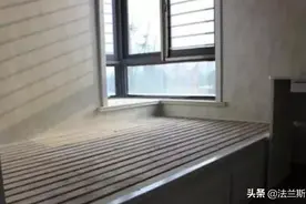 请木工做一个榻榻米要800块，而邻居这样做，却只花了400块，值了图片