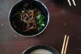 千年古村拍摄视频借居农户家，农村人的一日三餐很家常图片