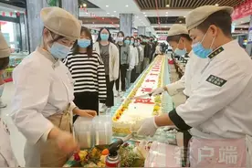 10米蛋糕迎新生！新乡这所高校太暖了图片