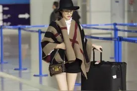 天生一副好身材的甘婷婷，凭借不俗的衣品，进驻时尚圈图片