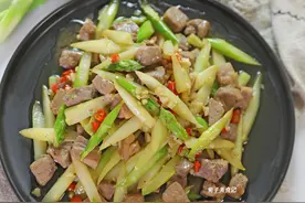 教你做芦笋炒牛排肉，好吃下饭的家常菜，新手一学就会，适合夏天图片