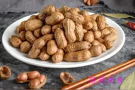 五香拌豆皮、香辣拌豆腐、水煮花生、皮蛋豆腐的家常做法图片
