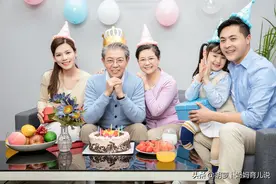 孩子是真孝顺还是假孝顺，看这4点就知道，别辛苦养出“白眼狼”图片