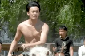 吴磊赤膊上阵却惨遭胸口打码！娱乐圈男明星们这次要守男德了图片