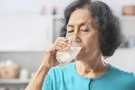 经常喝牛奶的女性，或对身体有4个好处，经常喝牛奶的你知道吗？图片