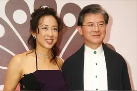 霍启刚继父罗康瑞：抛弃发妻娶50岁港姐，百亿财产亲儿子拒绝继承图片