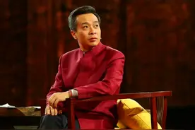 中国诗词大会上，康震因解读“野旷天低树”遭质疑，他的真错了吗图片