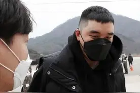 李胜利入伍场面尴尬，采访记者比粉丝多，Bigbang回归或将延后图片