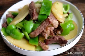 牛排土豆做成家常炒菜，肉香土豆糯，做法简单营养好吃图片