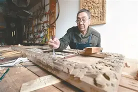 老沈阳名噪一时的木雕绝技，源于故宫，如今他是“守艺人”图片