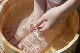 每天用热水泡脚，到底是养生还是养病？泡脚有哪些禁忌呢？图片