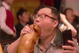 西红柿首富魏翔表演三口一头猪，历史上一介平民三口吞掉整个帝国图片
