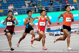 拼了！鱼跃“飞”过终点 山西选手李俊霖800米夺冠图片