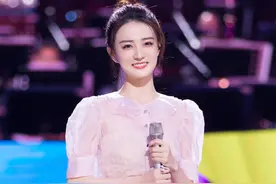 徐璐好少女，“公主风”蕾丝上衣配粉色“雨伞裙”甜美又吸睛图片