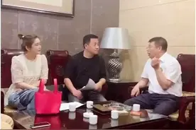55岁王长贵晒近况，小19岁娇妻颜值不输谢大脚，12岁儿子长相憨厚图片