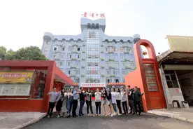 高薪招聘！贵港日报传媒公司招主持人和设计师图片