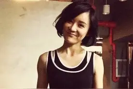 明星健身多自律？李斯丹妮姿势多，袁姗姗A4腰，王嘉尔撕衣亮肉图片