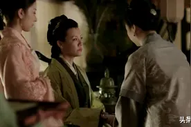 墨兰出嫁那天王大娘子给了她一只镯子，明兰出嫁时为什么没有？图片