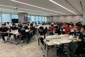 AG队员遭私生饭堵俱乐部门口要求合照，贩卖个人信息，AG严厉抵制图片