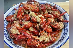 小龙虾头部是“屎”还是“黄”，很多人做错了，看完别再被误导了图片