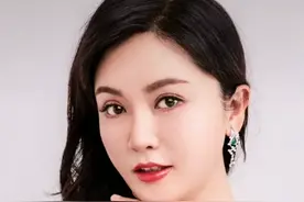 小桃红刘淼太漂亮！39岁撞脸港姐李嘉欣，晒照被赞美过范冰冰图片