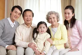 “若是可以重来，我宁愿晚婚晚育”，男人47岁当爷爷，却有苦难言图片