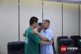 失孤原型郭刚堂与儿子重聚，面对儿子的原谅，养父母该不该被处罚图片