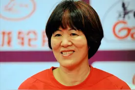 郎平的坎坷情史，为国家体育事业2次放弃爱情，年过半百终获幸福图片