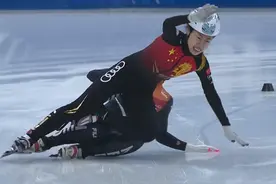 太燃了，中国队逆袭夺金！最后冲刺被对手铲倒，躺着冲过终点线图片