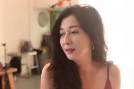 悲惨的吴绮莉：为成龙生孩子，却不被认可，如今47岁无奈复出捞金图片