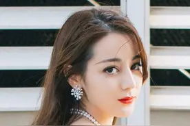 迪丽热巴造型百变，拥有性感好身材怎么穿都很美图片