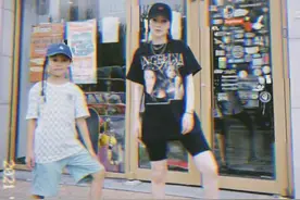 李小璐带女儿玩滑板，为8岁甜馨扎脏辫，被打扮成了一个小rapper图片