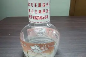 【老物件回忆】六七十年代文革时期非常有历史感的玻璃凉水壶。图片