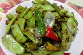 炒峨眉豆：最忌过水和直接炒，多加1步，峨眉豆柔嫩爽口无涩味图片