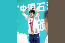 小富婆！全红婵正式获得50万豪车，手机从900元升级为9000元手机图片