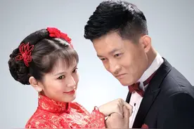 杨志刚与女演员拍亲热戏前，向老婆汇报：我心里把她当成你图片