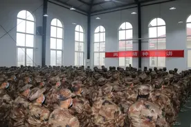 河南省许昌市建安区人武部邀请全国人大代表为已定新兵进行两会精神宣讲图片