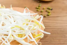 小暑酷热，居家饮食有三宝：黄鳝、莲藕、绿豆芽图片