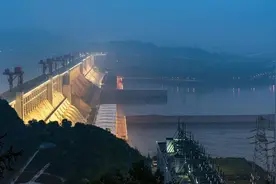 长江1号洪水：为什么不把三峡大坝加高10米，一劳永逸解决？图片