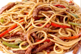 西餐厅里的黑椒洋葱意面，自己在家煮，也可以把味道全粘贴回来了图片
