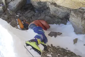 珠穆朗玛峰上冰雪常年不化，人死了也不腐不化，在上面有古人吗？图片