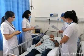 爸爸带娃写作业，被气出脑出血，网友：这是一道“送命题”图片