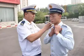 戎装虽改 初心不变 他们向“火焰蓝”燃情岁月告别图片