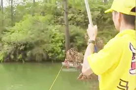 战水库钓底和打浮哪种方式先上鱼，钓友们的选择不同、效果不一样
