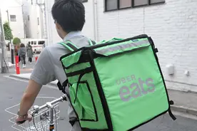 日本外卖送餐员用权益换取自由图片