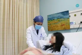 24岁女儿外出工作，家里太冷清，51岁妈妈又生了一对龙凤胎图片