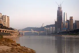高458米！镜头中的重庆在建第一高楼——陆海国际中心图片