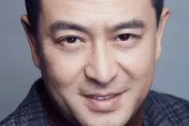 老戏骨张嘉译豪宅曝光，别墅中竟养了6条狗，内部装修却很简单图片